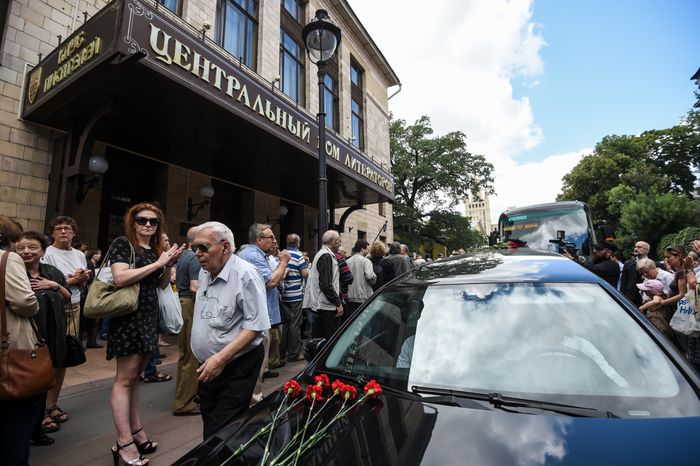 Церемония прощания с писателем Владимиром Войновичем в Москве