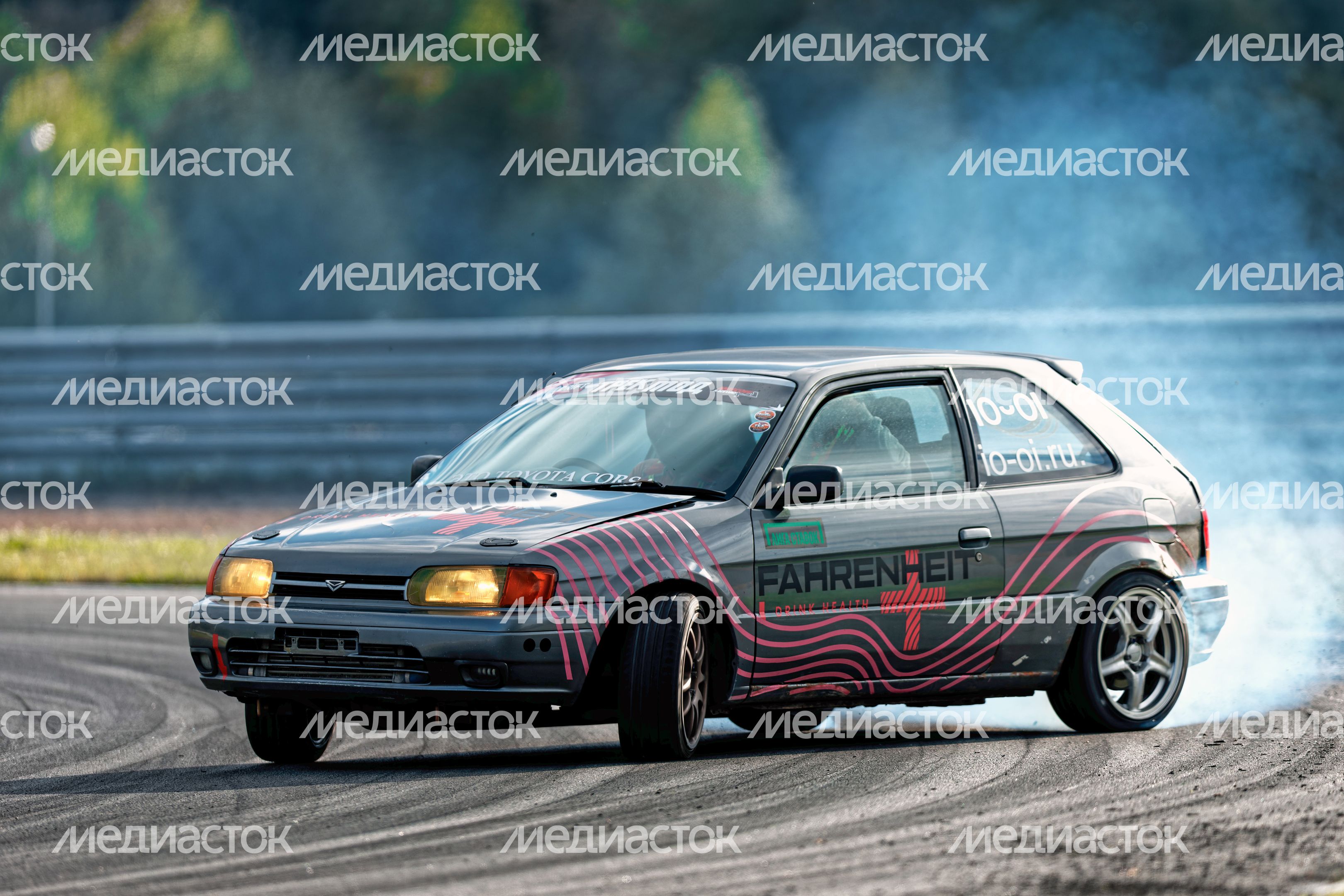Дрифт-гонка автомобилей по автодрому Moscow Raceway на фестивале «Дрифт Экспо» в Волоколамске Дрифт-гонка автомобилей по автодрому Moscow Raceway на фестивале «Дрифт Экспо» в Волоколамске