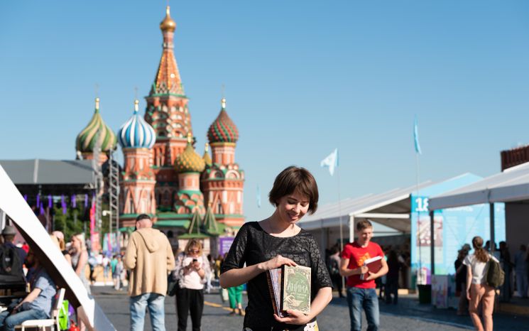 Интервью с российской писательницей Екатериной Соболь