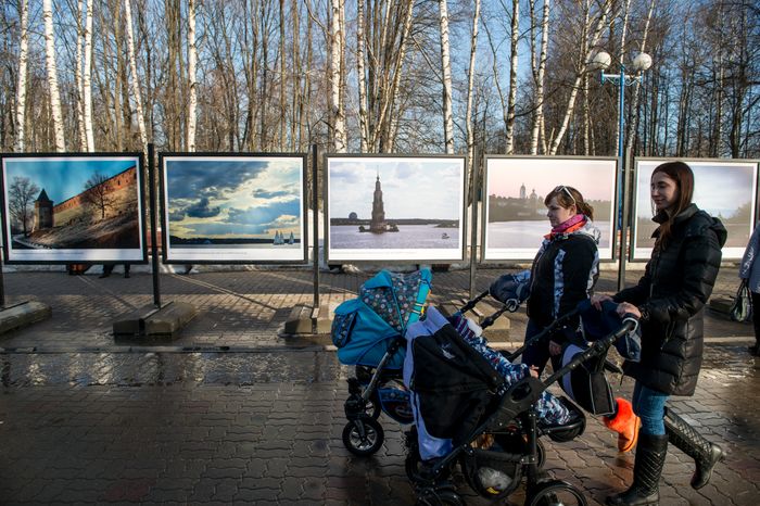Фотовыставка РИАМО в Лианозовском парке в Москве