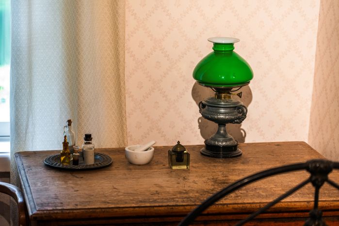 Письменный стол в главном доме усадьбы Мелихово после реставрации в 2025 году в Чехове