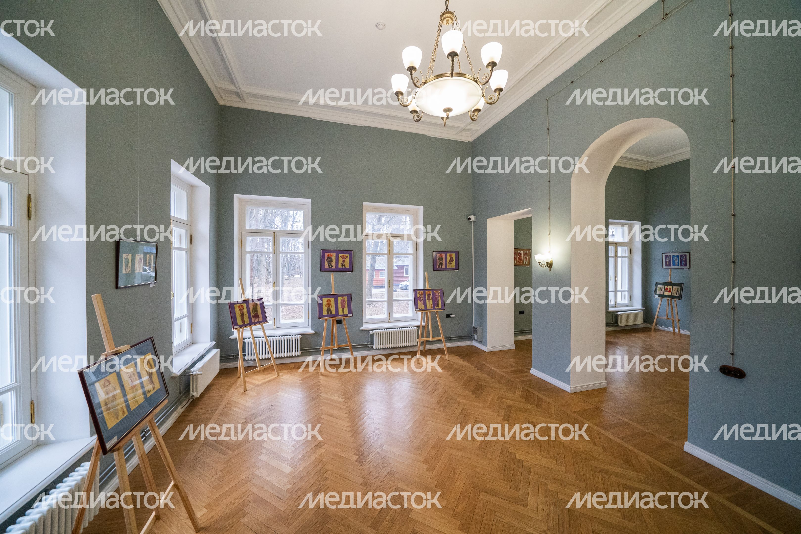 Выставка Н. Вахмистровой «Модный эскиз. Линия и цвет» в Усадьбе Знаменское-Губайлово Выставка Н. Вахмистровой «Модный эскиз. Линия и цвет» в Усадьбе Знаменское-Губайлово
