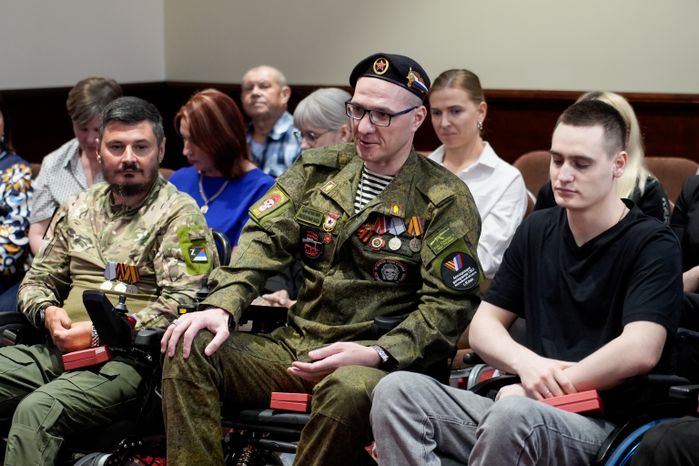 Вручение ключей от автомобилей ветеранам СВО и семьям погибших Героев