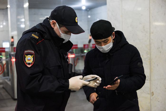 Проверка электронных пропусков в московском метро