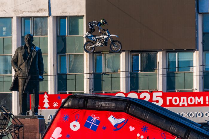 Зимний фристайл-мотокросс от команды FMX13 в Одинцово