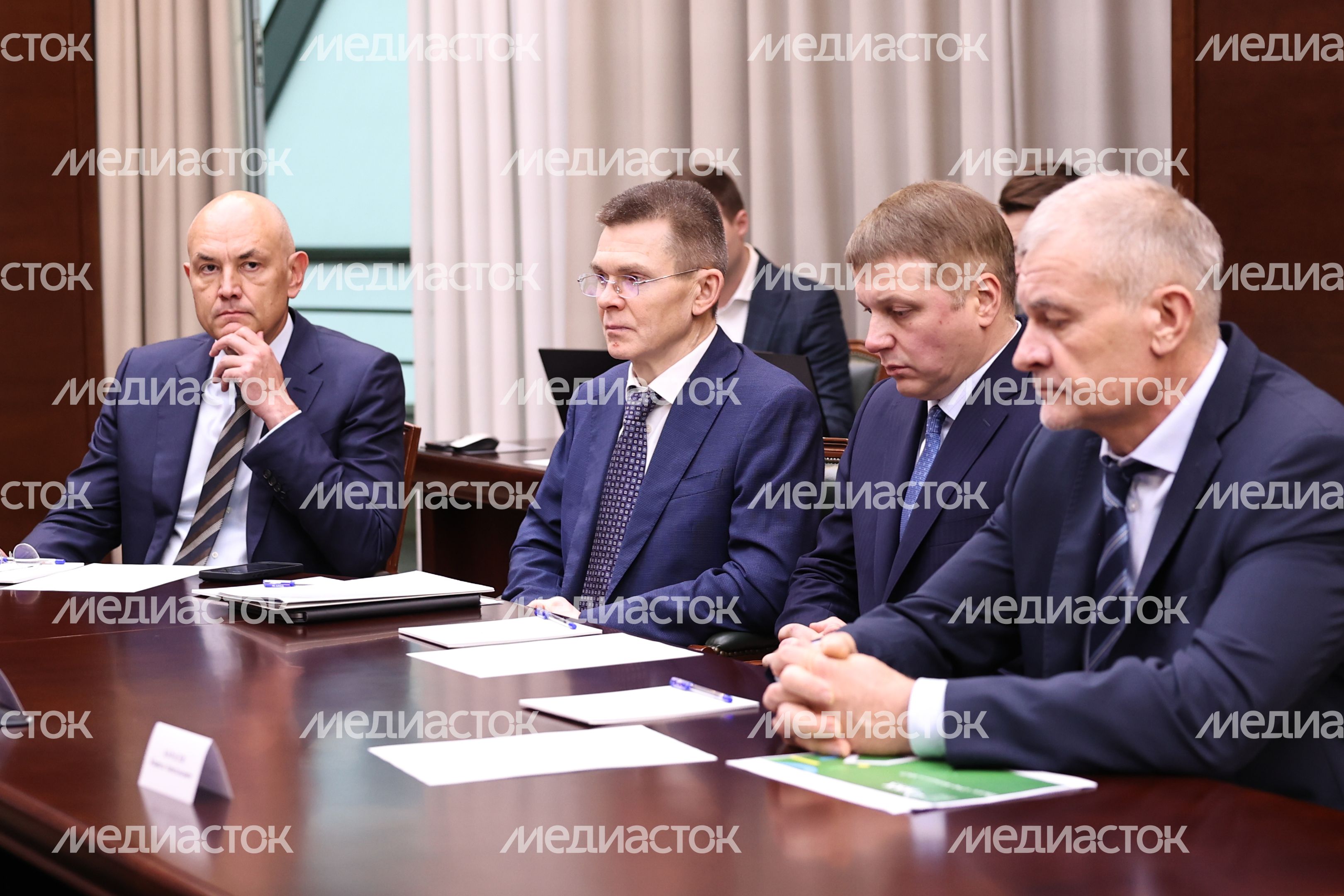 Андрей Воробьев провел оперативное совещание с правоохранительным блоком Андрей Воробьев провел оперативное совещание с правоохранительным блоком