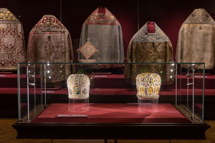 Ризница. Экспозиция Реликвия и сокровища Троице-Сергиева монастыря XI-XVII веков