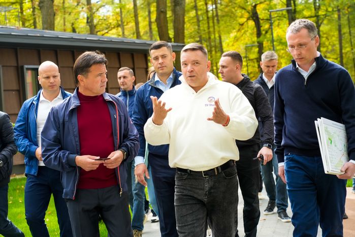 Андрей Воробьев проверил благоустройство лесопарка "Дубрава"
