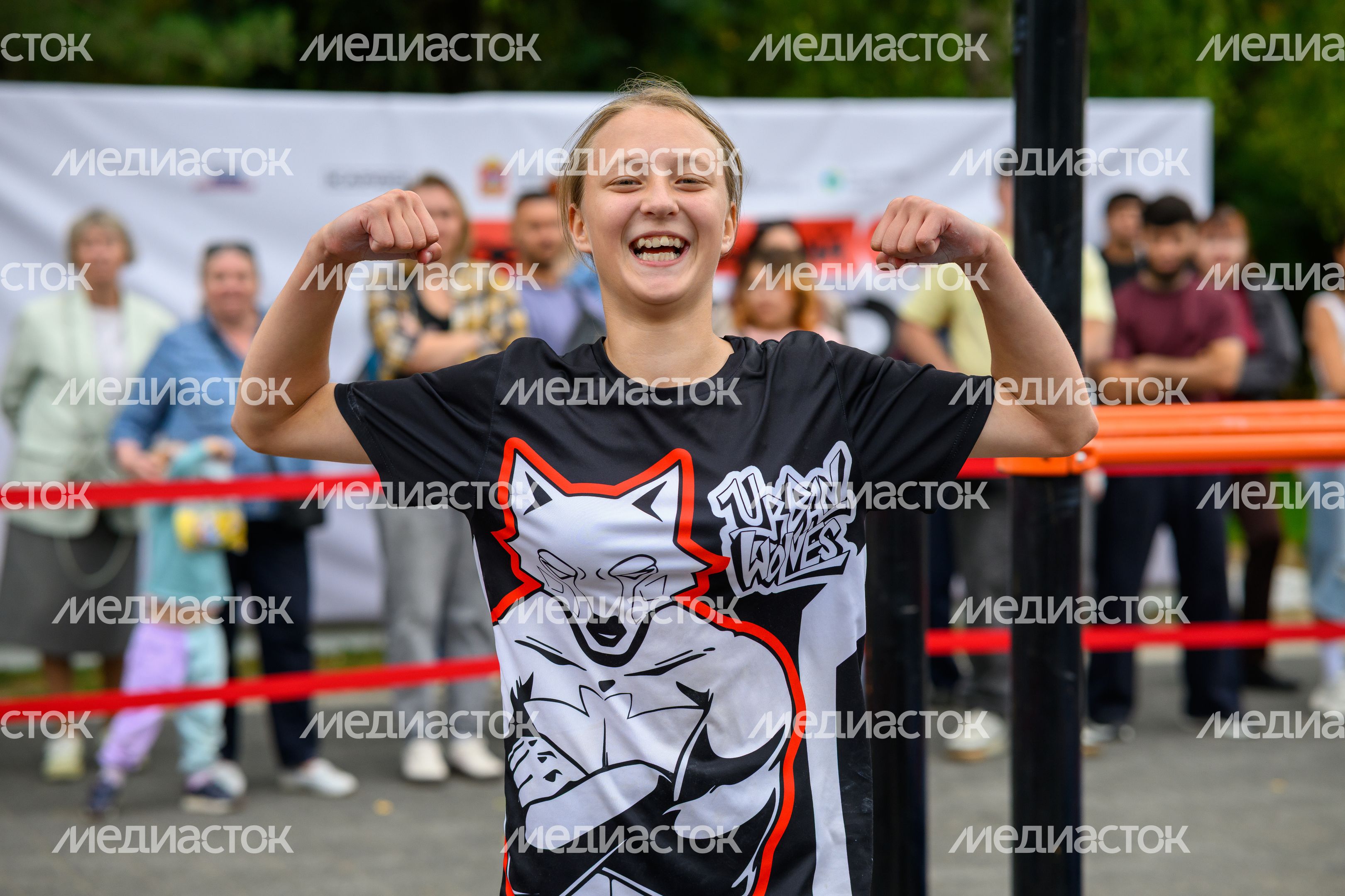 Соревнования по воркауту среди молодежи на фестивале уличной культуры в парке Мира города Мытищи Соревнования по воркауту среди молодежи на фестивале уличной культуры в парке Мира города Мытищи