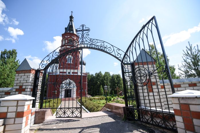 Александро-Невский монастырь в деревне Маклаково