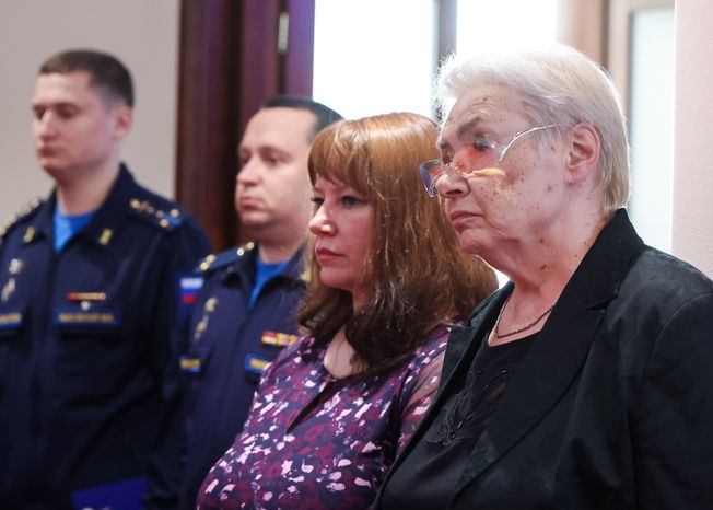 Родственникам легендарного лётчика Николая Терёхина передали "Золотую Звезду" Героя России