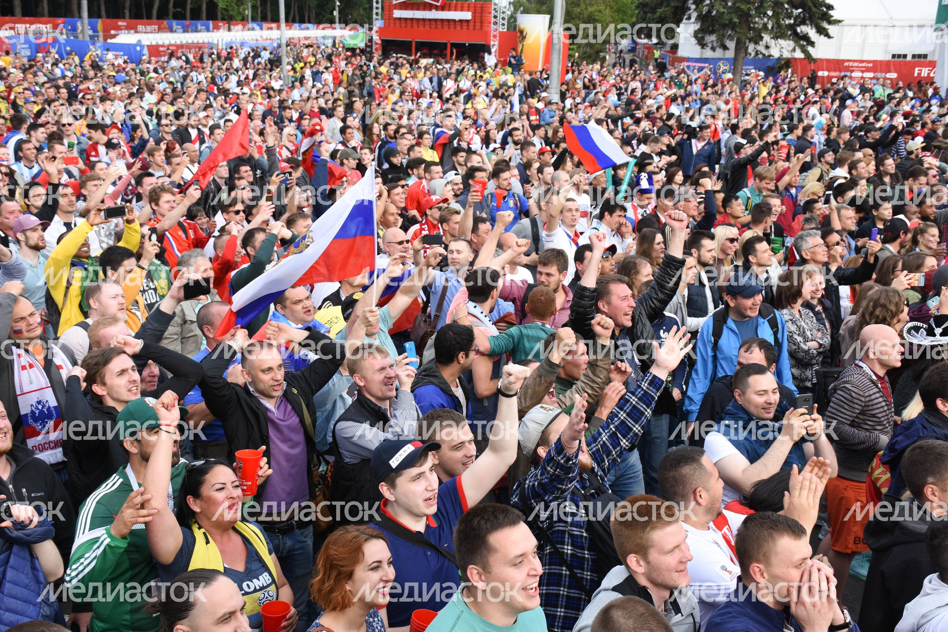 Открытие Чемпионата мира по футболу в Москве на Воробьёвых горах