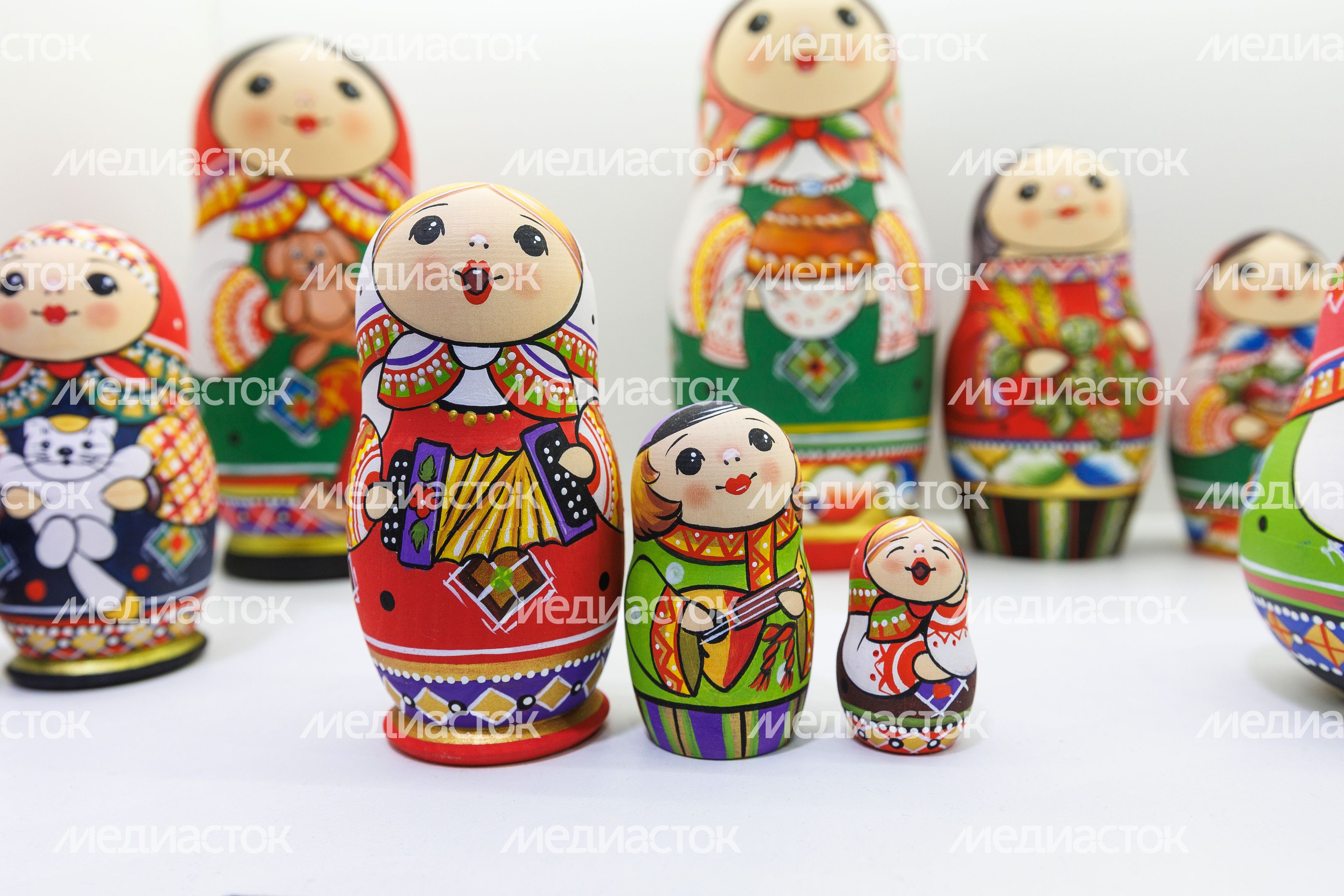 Сувенир народных промыслов Подмосковья - матрешка - на выставке-ярмарке «Ладья» Сувенир народных промыслов Подмосковья - матрешка - на выставке-ярмарке «Ладья»
