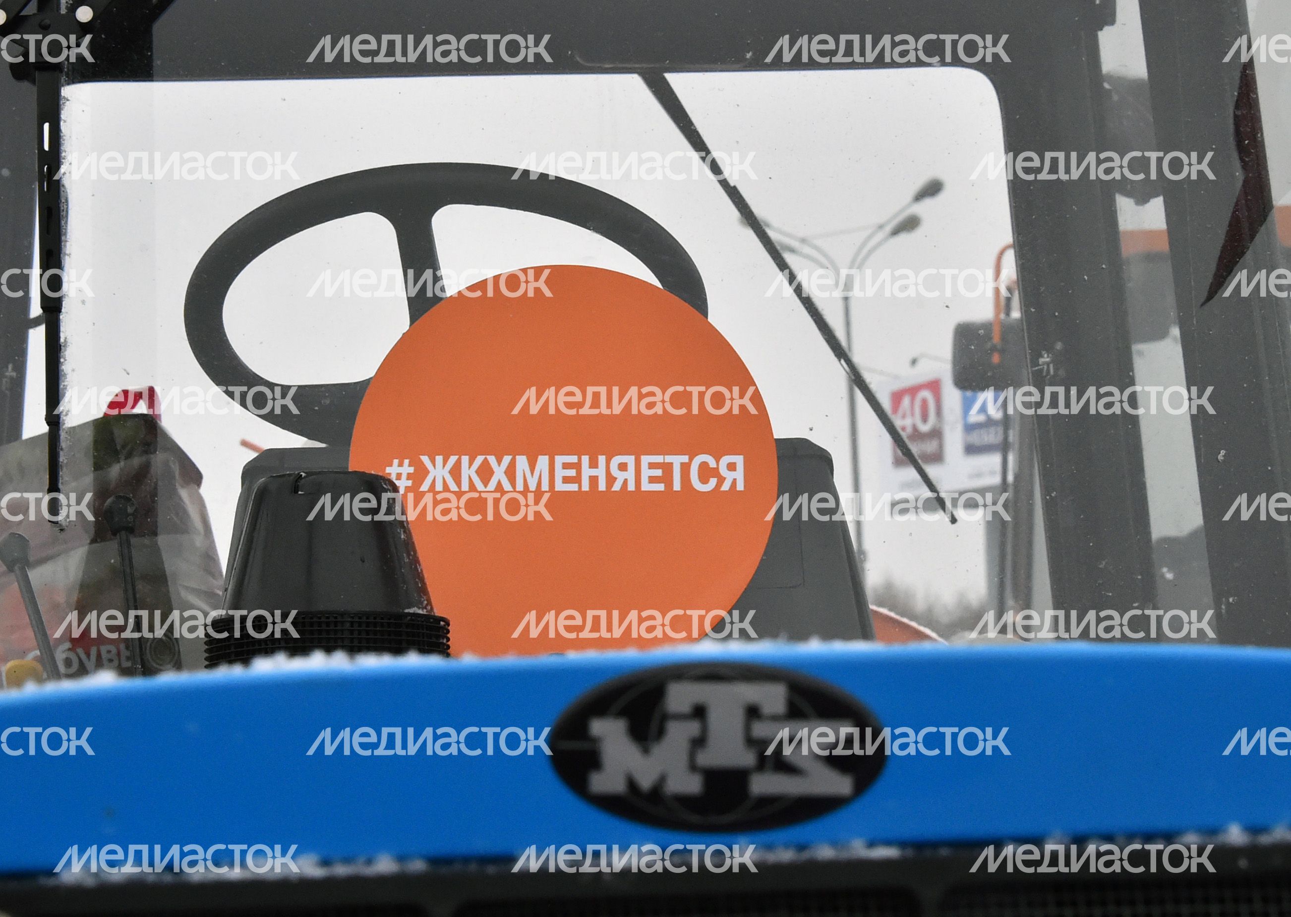 Губернатор МО вручил ключи от спецтехники