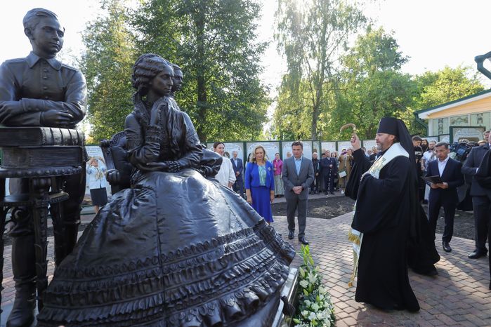 Андрей Воробьев открыл памятник императрице Марии Александровне в Ильинском-Усово