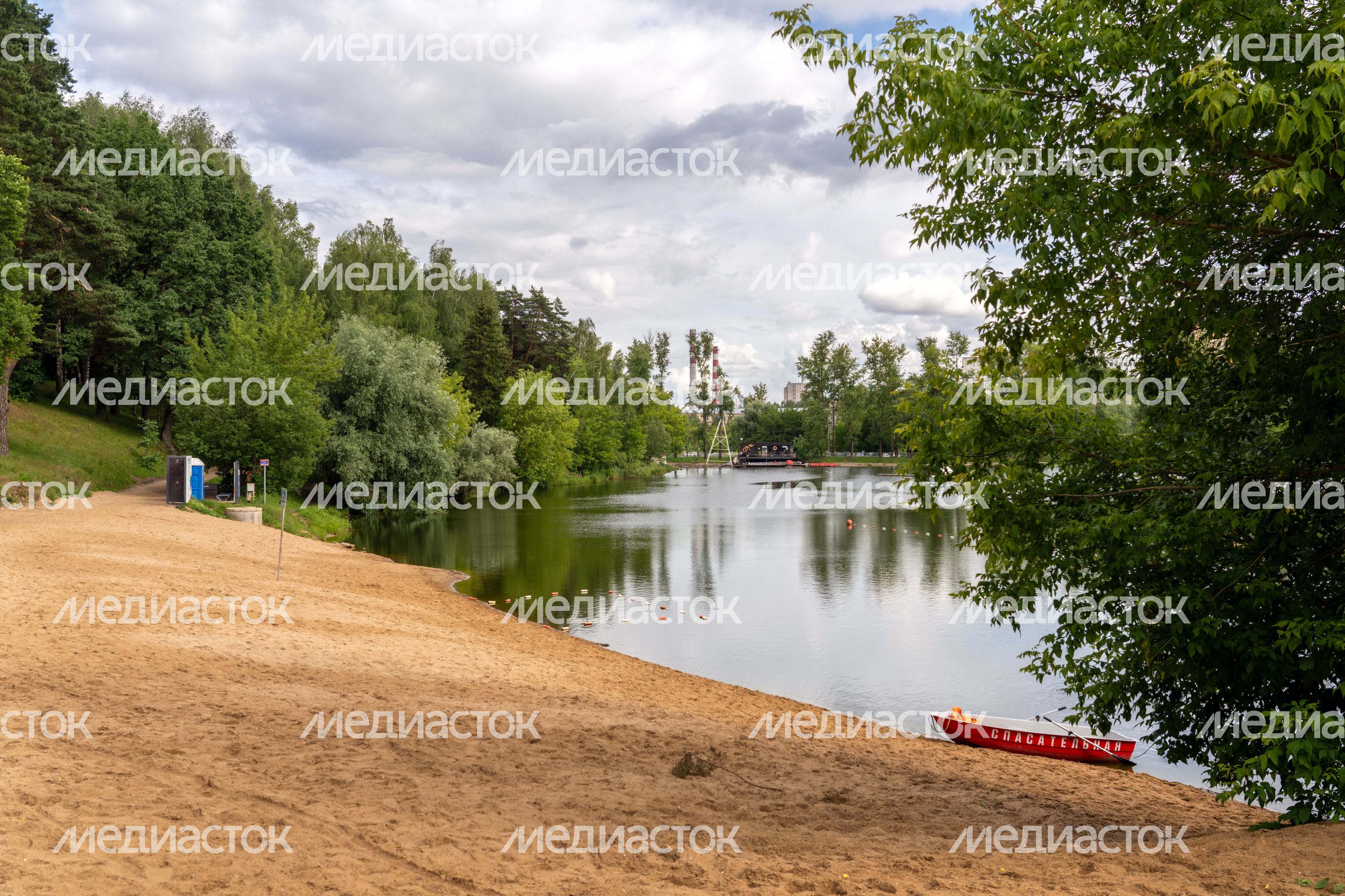Пляж на реке Банька в Красногорске Пляж на реке Банька в Красногорске