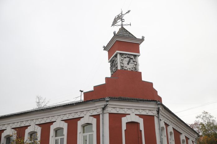 Дом с часами