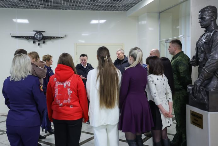 Андрей Воробьев навестил пилотажные группы на авиабазе в Кубинке