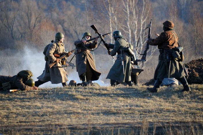 Реконструкция битвы под Москвой времен ВОВ в Ступинском районе
