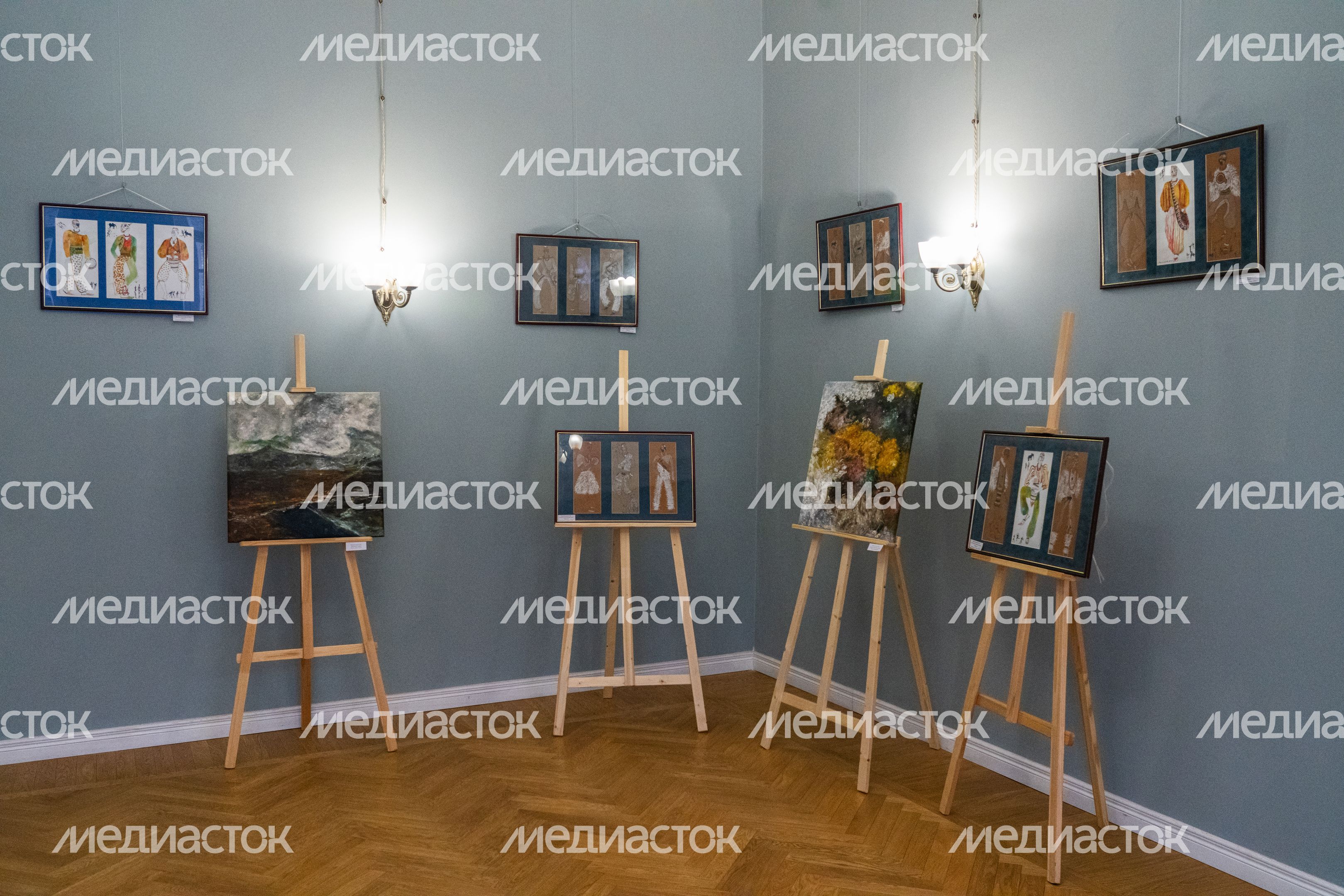 Выставка Н. Вахмистровой «Модный эскиз. Линия и цвет» в Усадьбе Знаменское-Губайлово