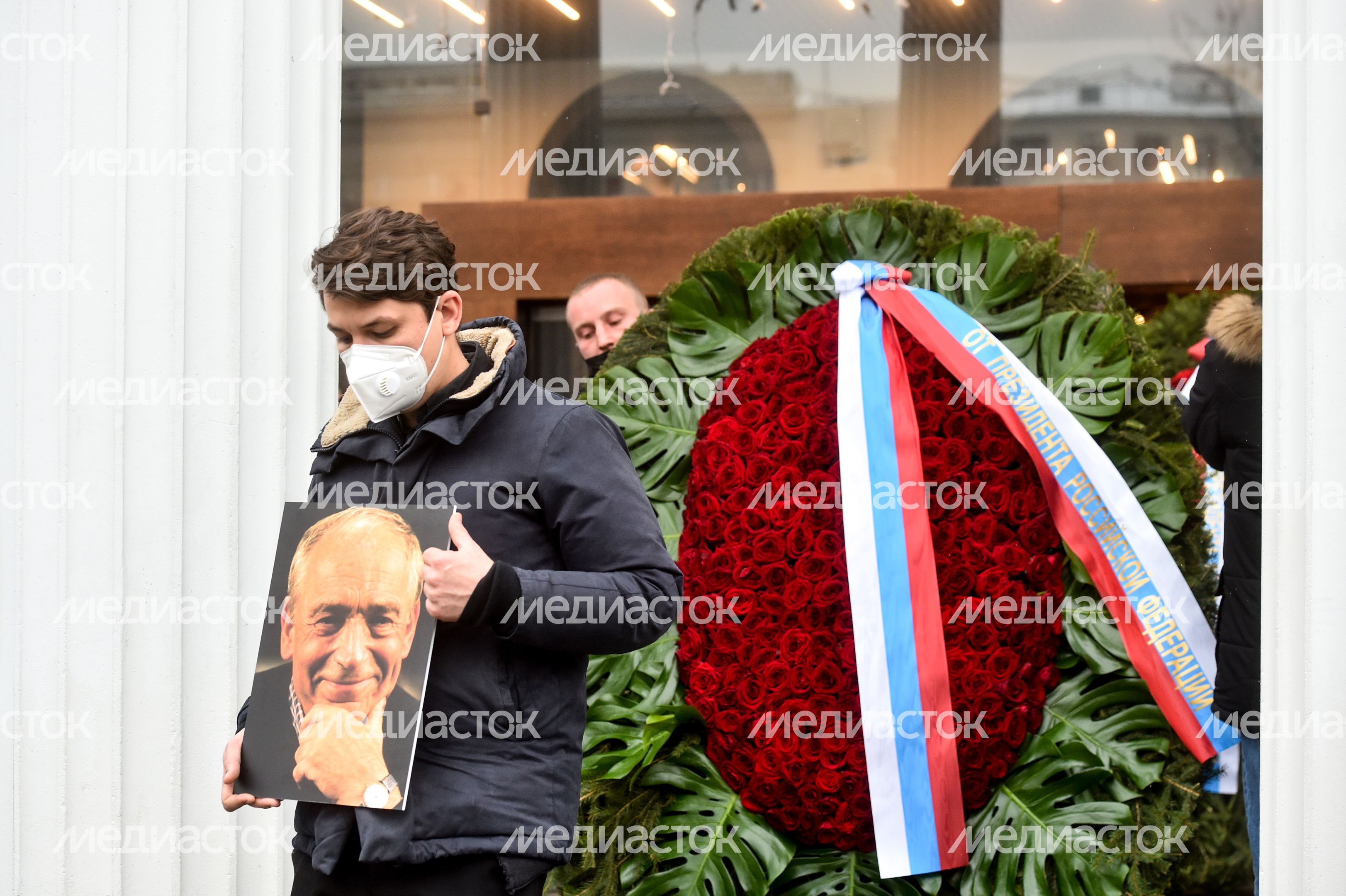 Церемония прощания с актером Валентином Гафтом в театре «Современник» в Москве