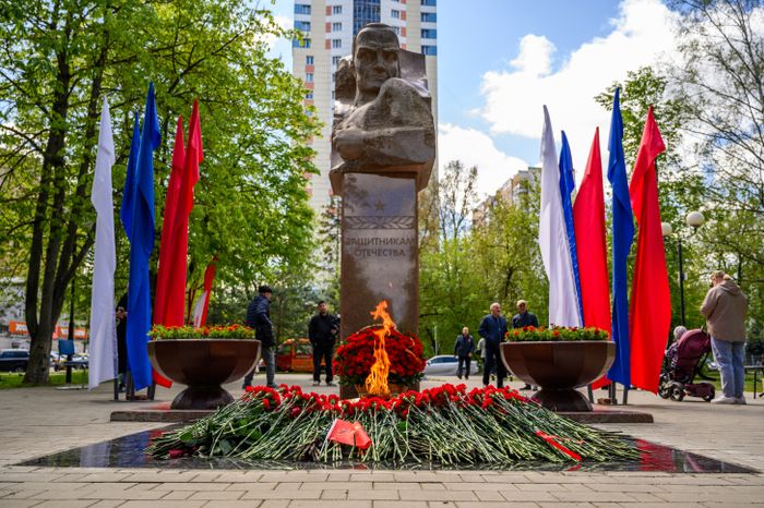 Торжественная церемония зажжения Вечного огня в Королеве