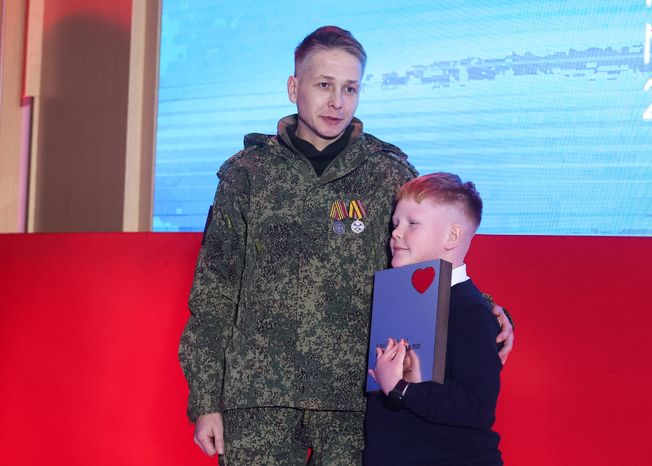 Награждение победителей XIII губернаторской премии "Мы рядом. Доброе дело"