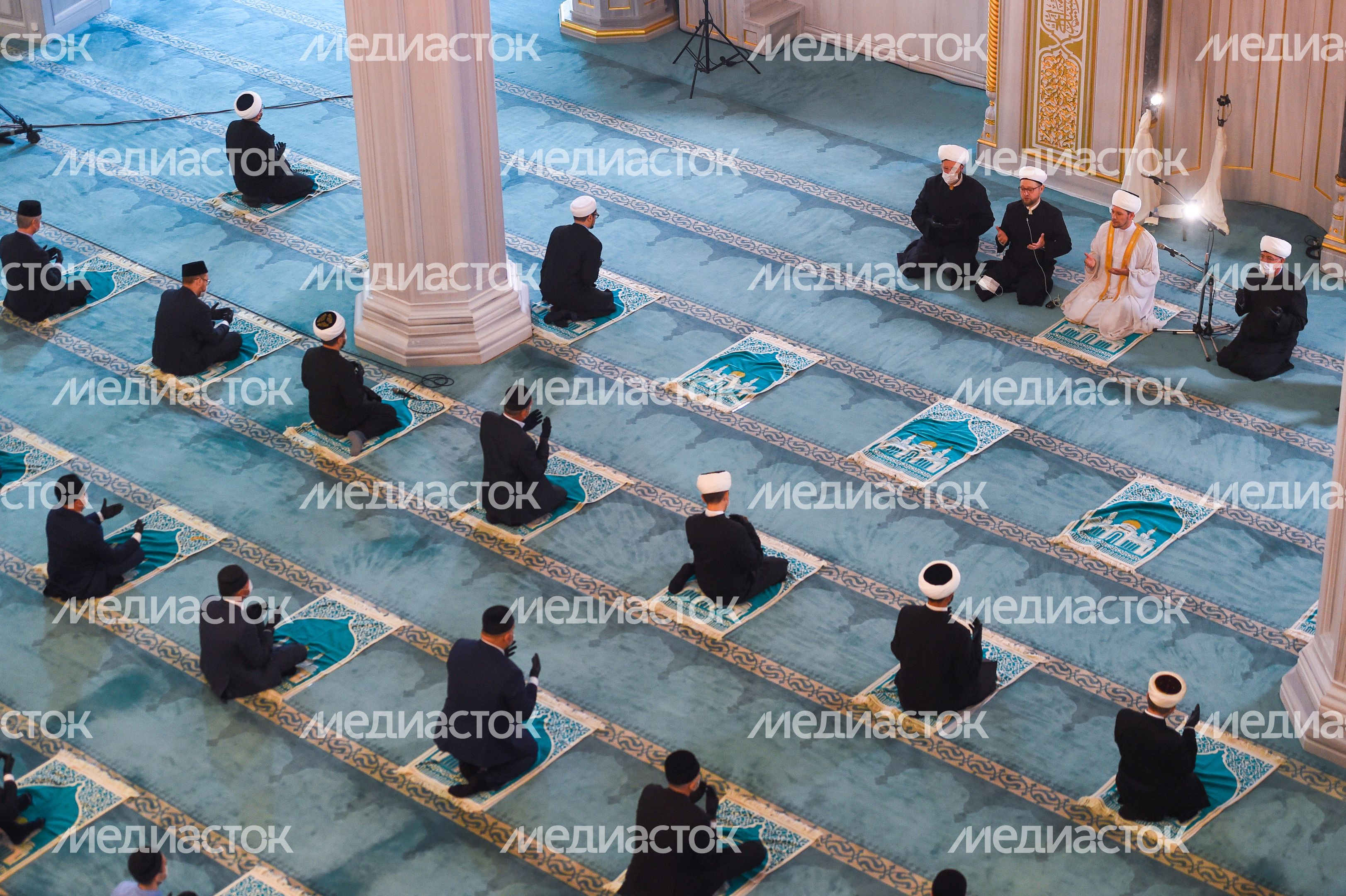 Утренняя молитва по случаю праздника Курбан-Байрам Утренняя молитва по случаю праздника Курбан-Байрам