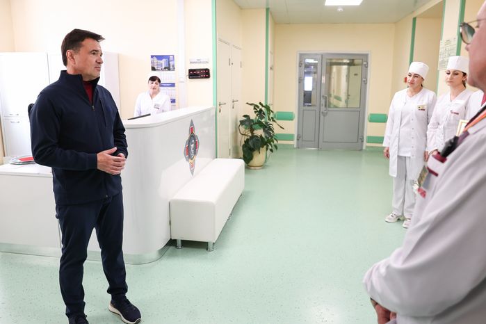 Андрей Воробьев наградил медиков в госпитале Росгвардии в Балашихе