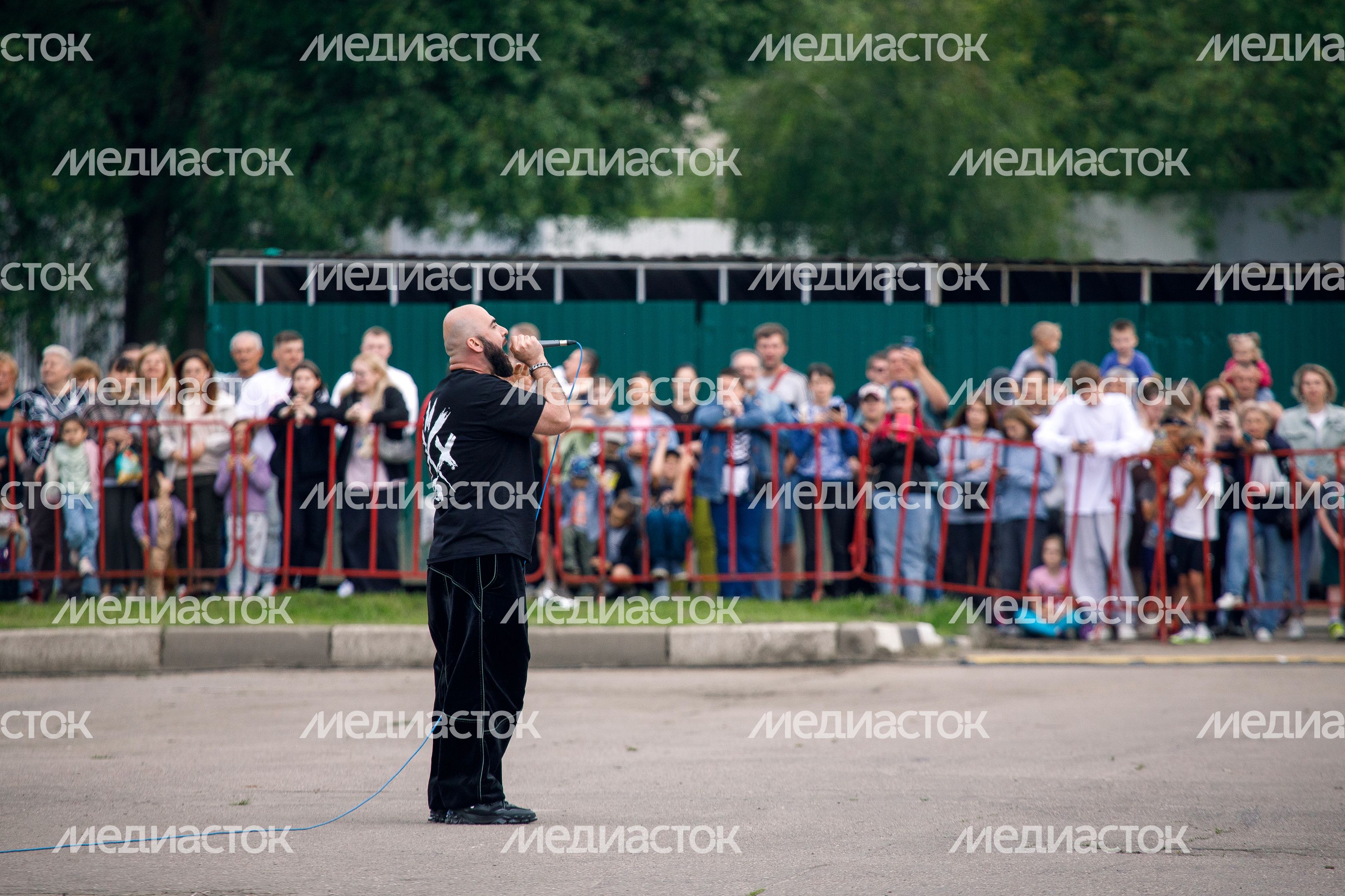 Чемпион мира по битбоксу Вахтанг на шоу команды мотофристайла FMX13 в Лобне Чемпион мира по битбоксу Вахтанг на шоу команды мотофристайла FMX13 в Лобне