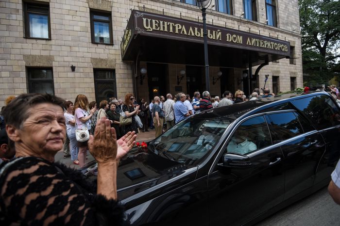 Церемония прощания с писателем Владимиром Войновичем в Москве