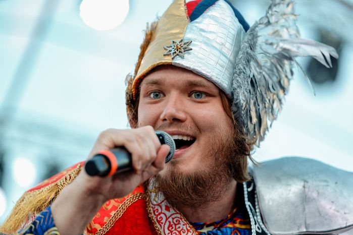 Певец Алексей Нарратив Бобров на конкурсе современной этнической музыки на фестивале «RUS_СВЕТ 2025» в Красногорске