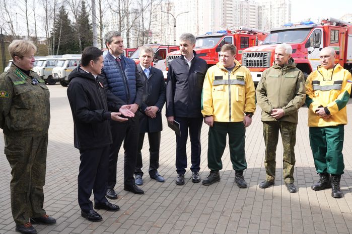Андрей Воробьев и глава Рослесхоза передали в подмосковные лесничества новую спецтехнику
