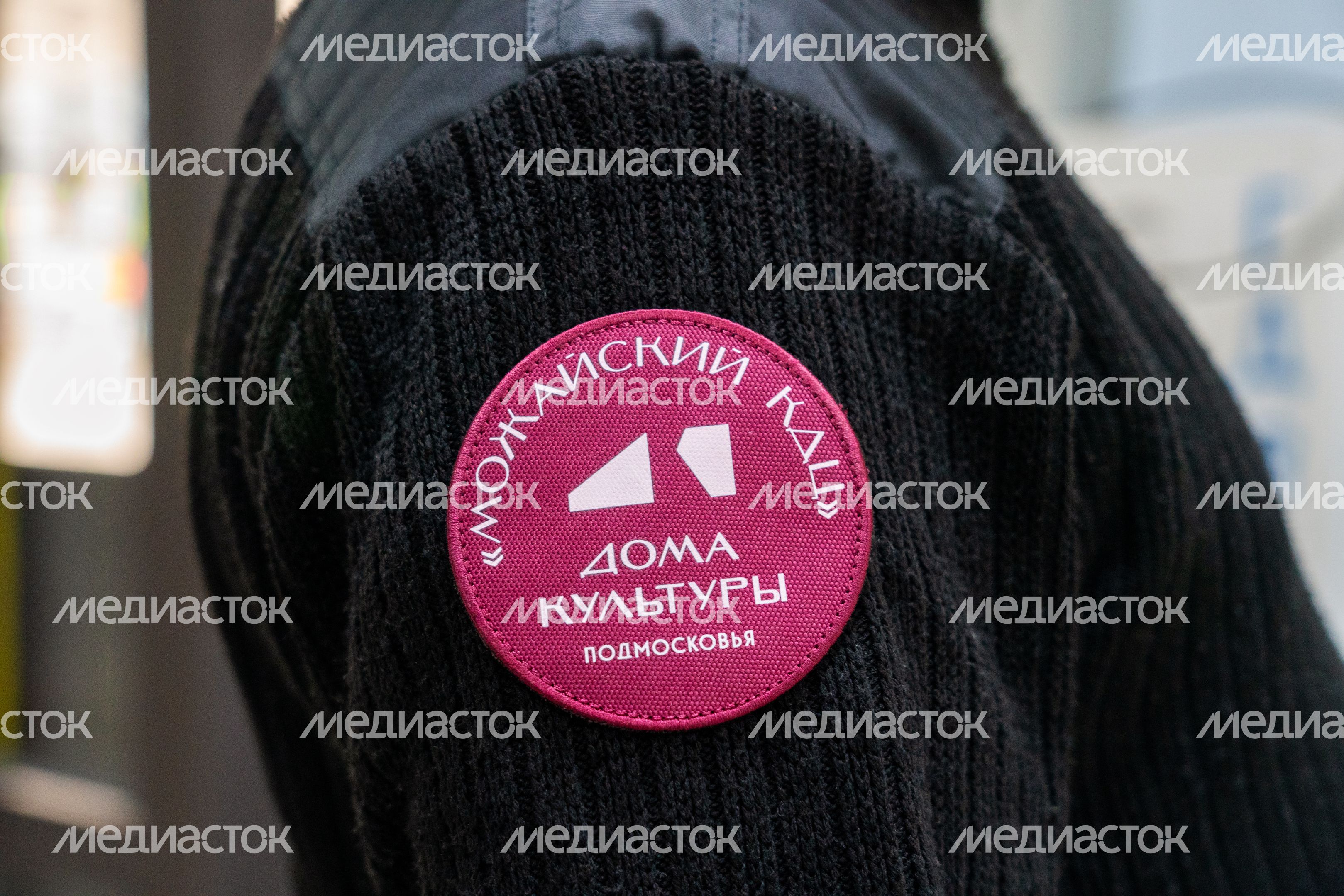 Униформа сотрудников Можайского культурного досугового центра оформлена в едином стиле проекта «Умный ДК» Униформа сотрудников Можайского культурного досугового центра оформлена в едином стиле проекта «Умный ДК»