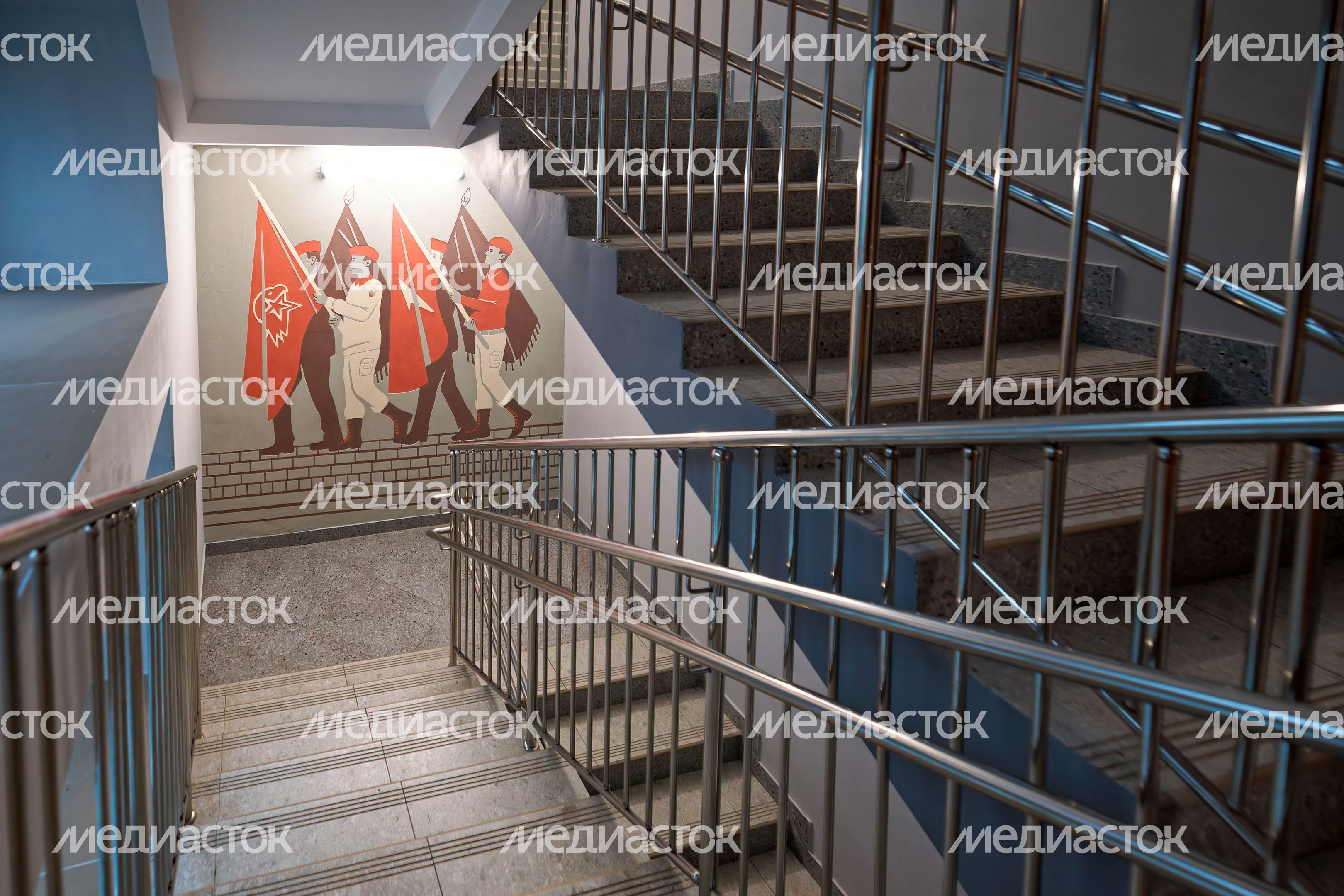 Роспись стен в Академическом корпусе Гимназии имени Подольских курсантов после капитального ремонта в Подольске Роспись стен в Академическом корпусе Гимназии имени Подольских курсантов после капитального ремонта в Подольске
