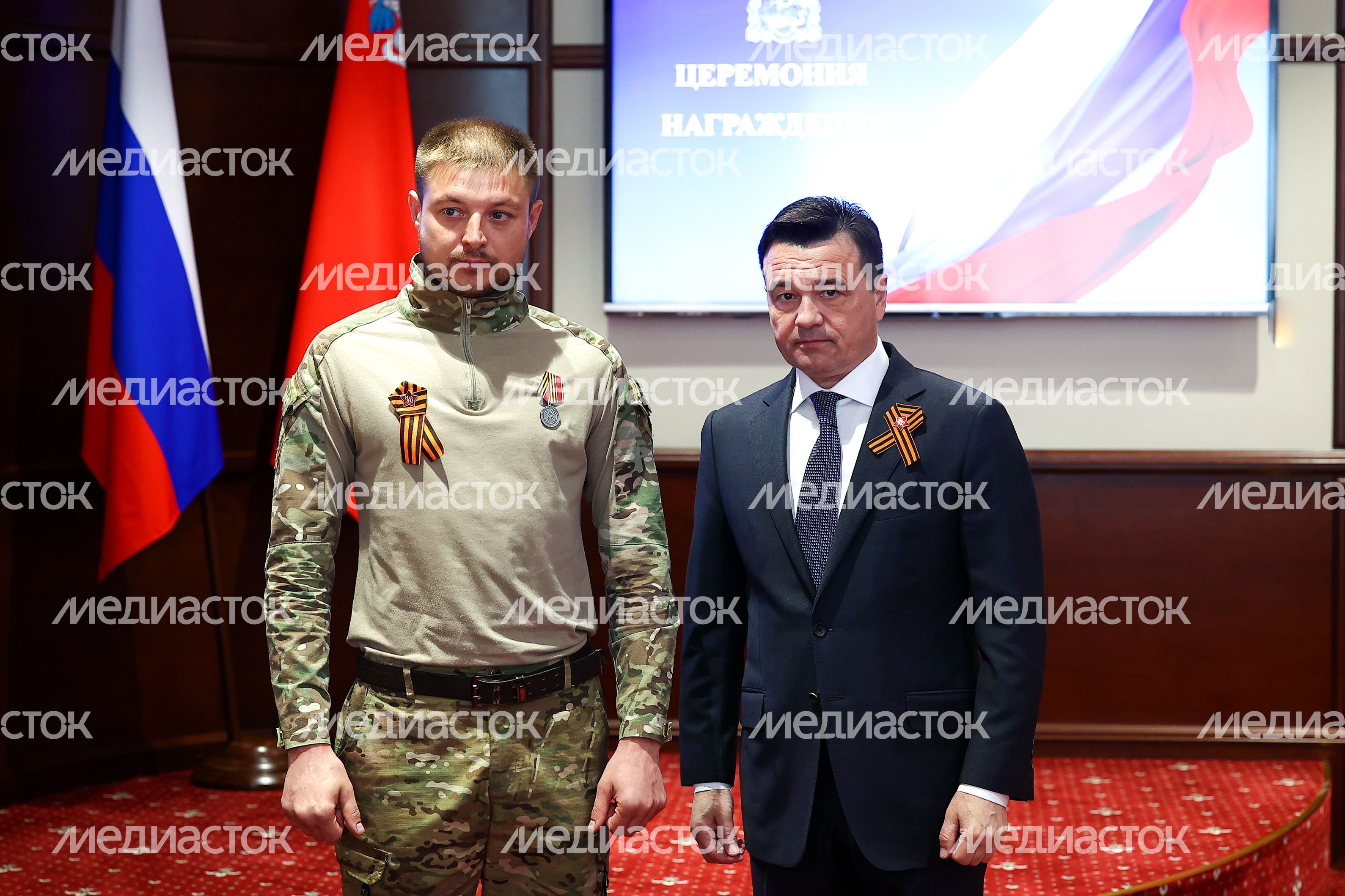 Губернатор вручил государственные награды добровольцам отряда БАРС