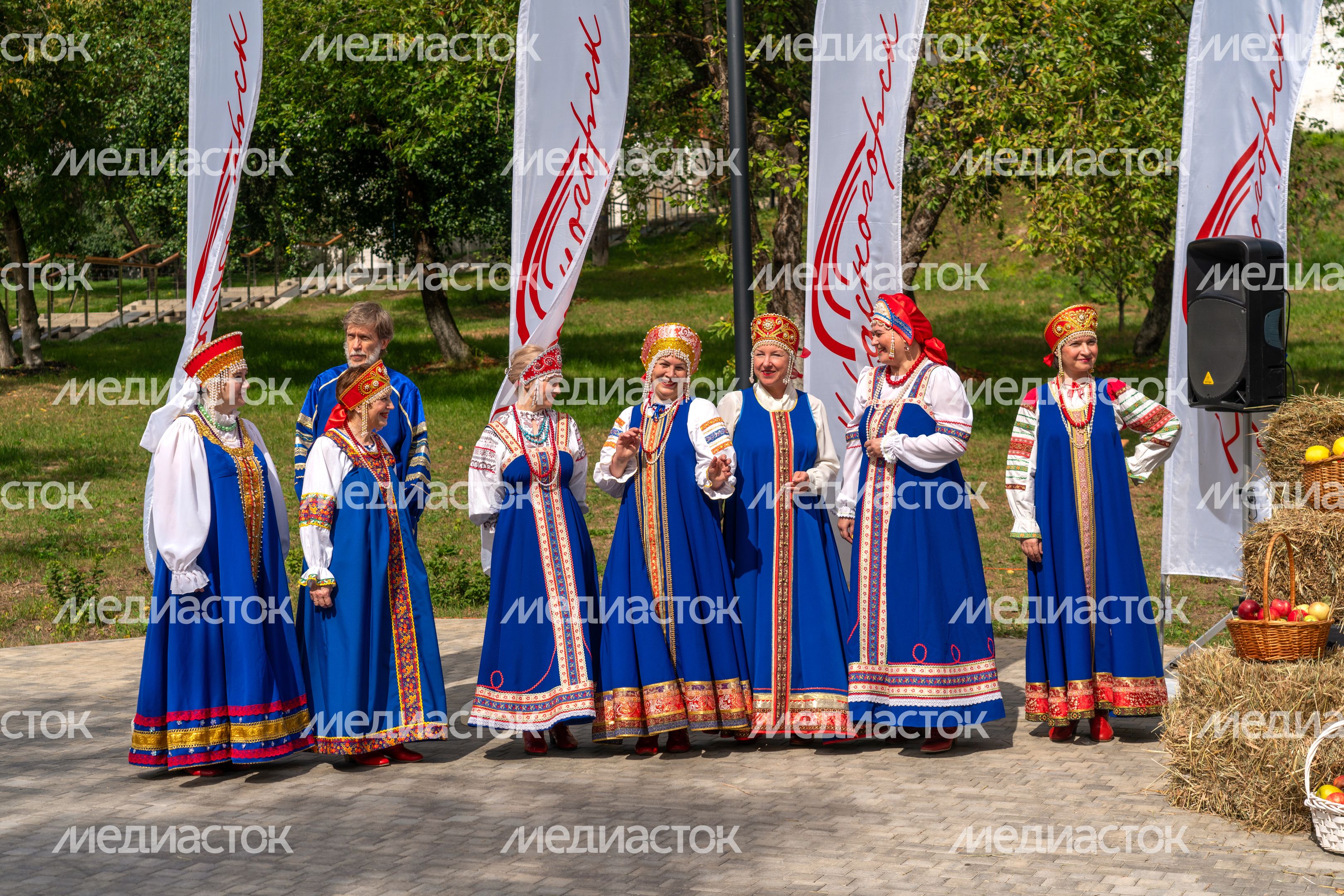 Народные творческие коллективы выступили на празднике Яблочного Спаса в Яблоневом сквере Красногорска Народные творческие коллективы выступили на празднике Яблочного Спаса в Яблоневом сквере Красногорска