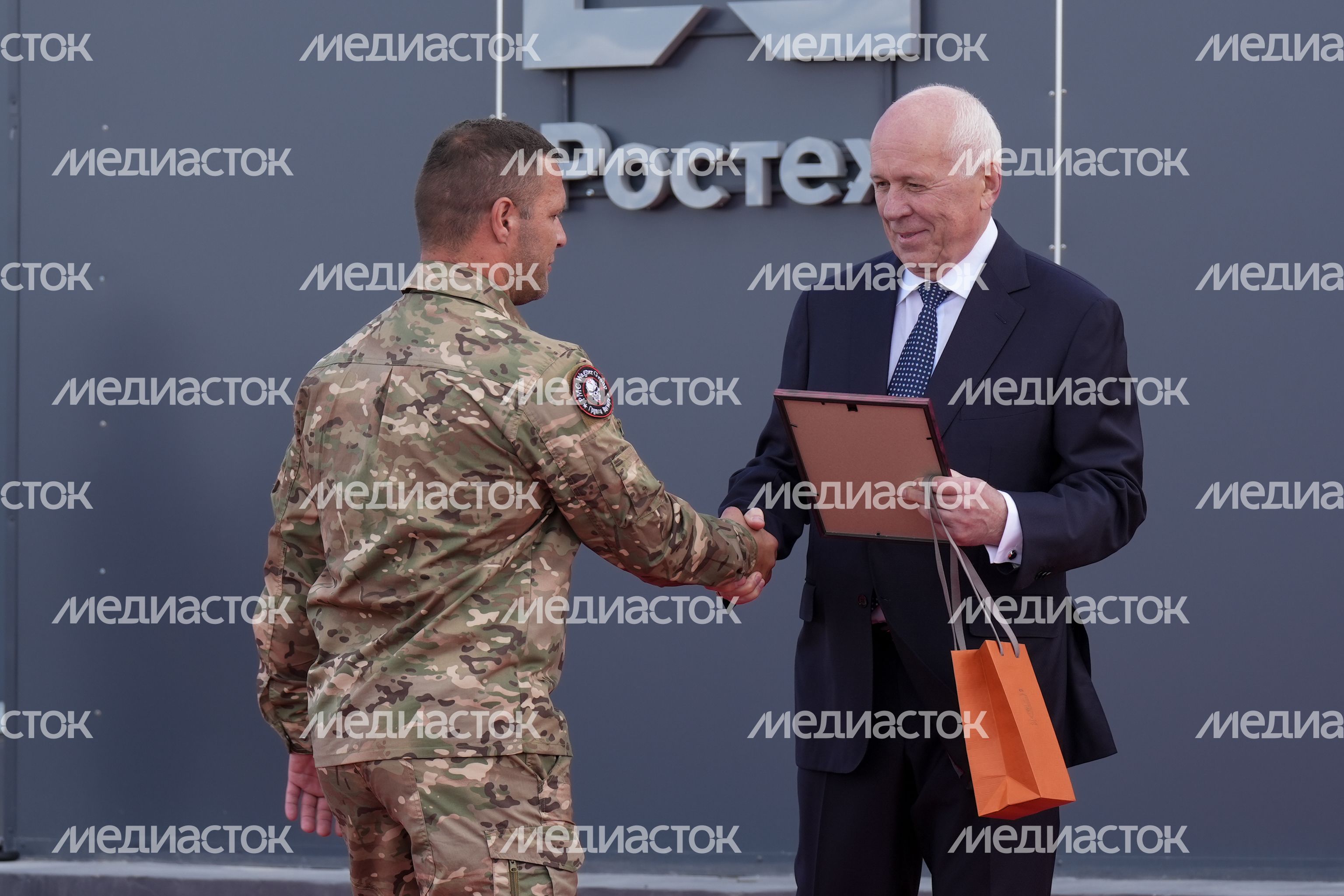 Сергей Чемезов на открытии высокотехнологичного комплекса для досмотра грузовых контейнеров в Чехове Сергей Чемезов на открытии высокотехнологичного комплекса для досмотра грузовых контейнеров в Чехове