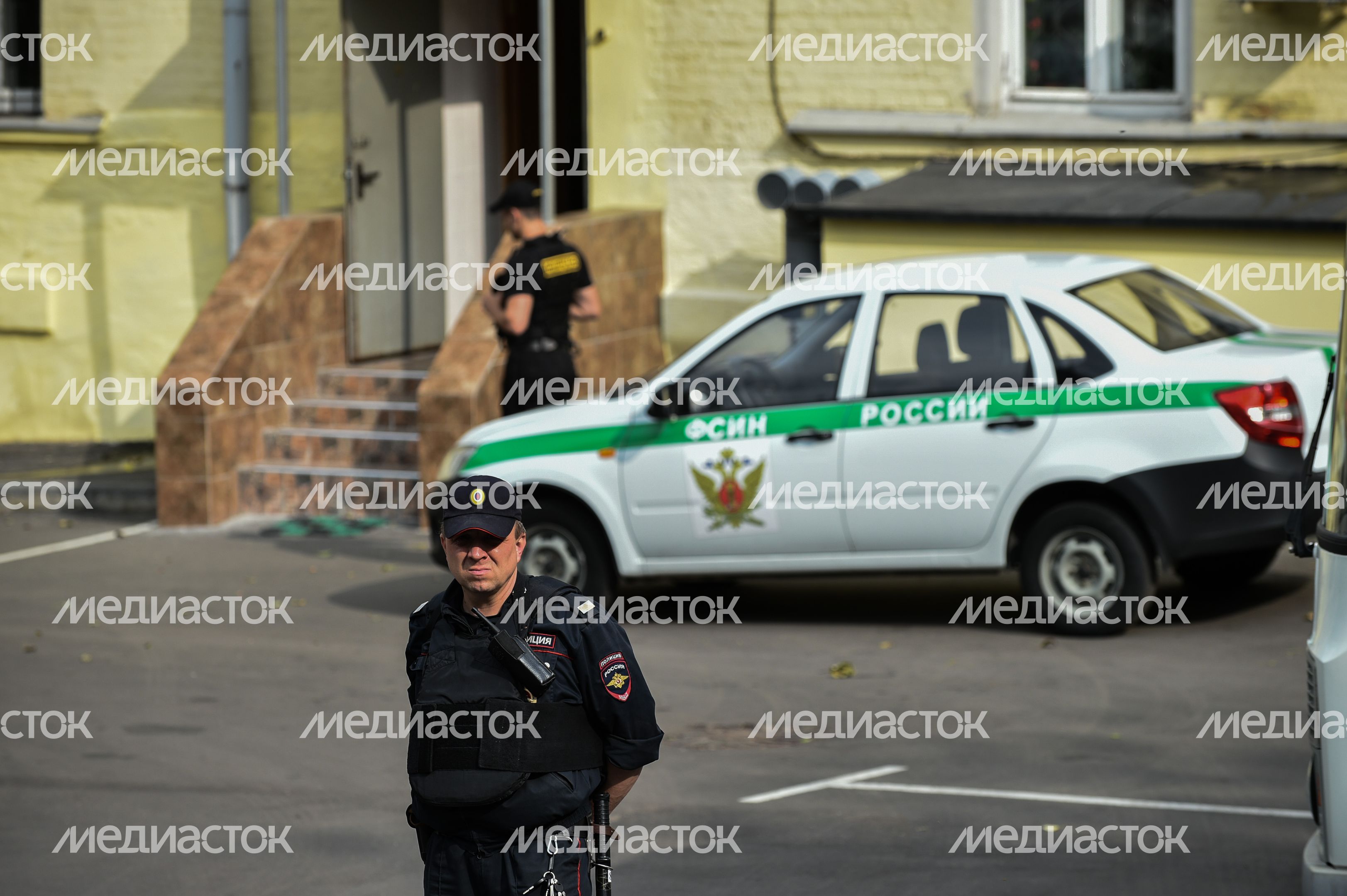 Кириллу Серебренникову избрали меру пресечения в Басманном суде Кириллу Серебренникову избрали меру пресечения в Басманном суде
