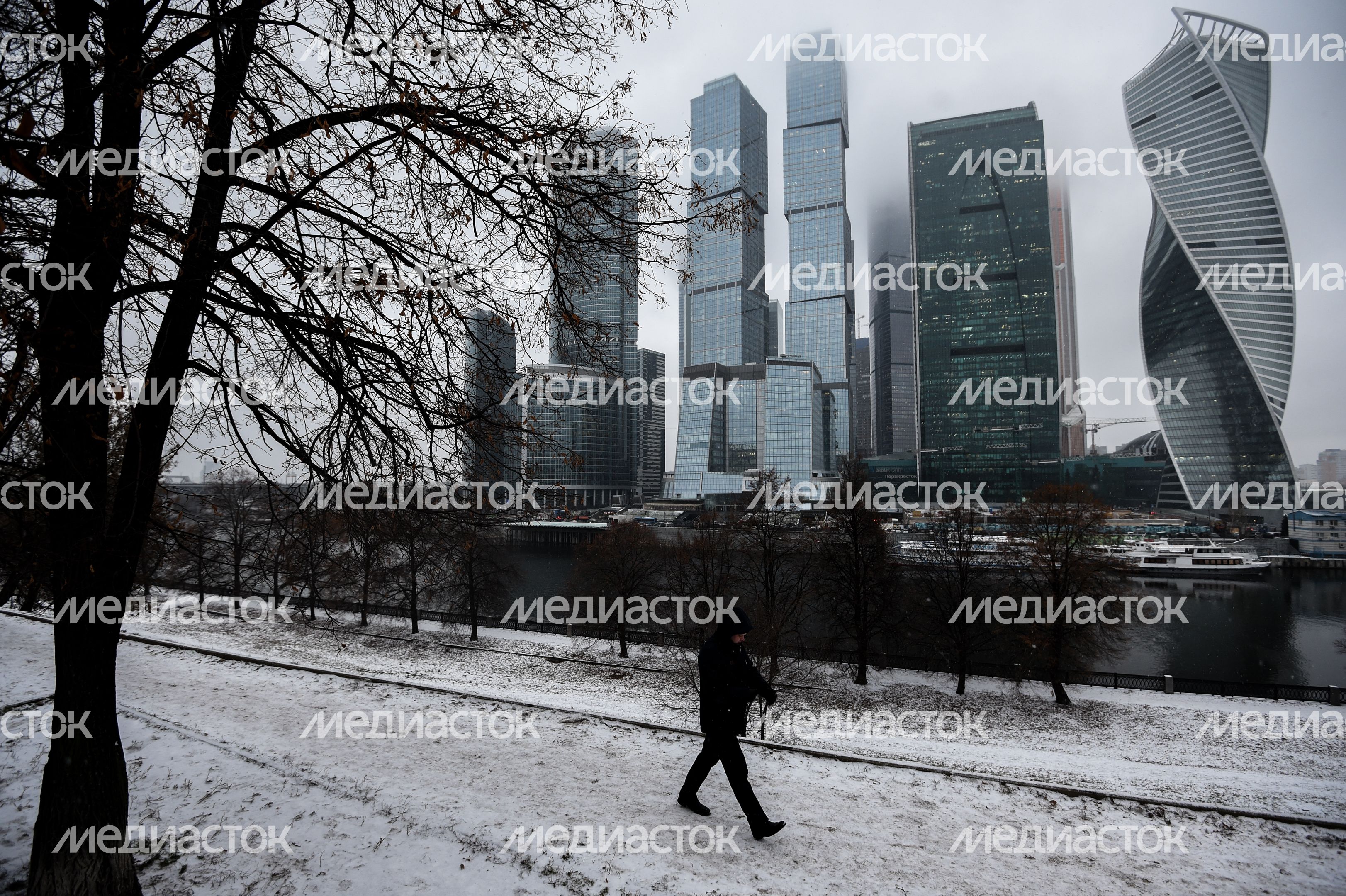 Международный Деловой центр Москва Сити в тумане Международный Деловой центр Москва Сити в тумане
