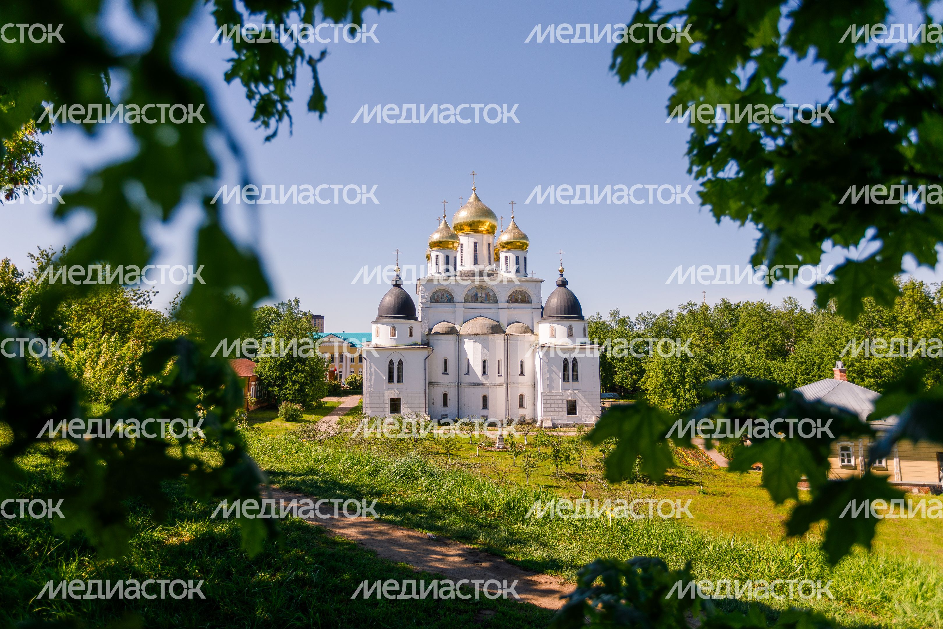 Успенский собор XVI века на территории Дмитровского кремля Успенский собор XVI века на территории Дмитровского кремля