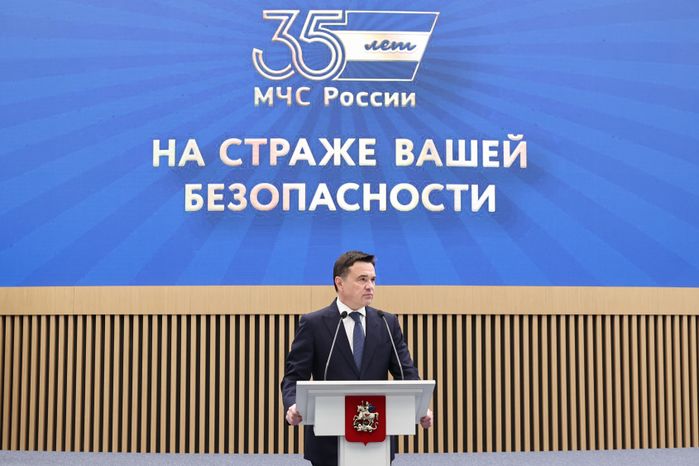 Андрей Воробьев поздравил сотрудников МЧС с Днем спасателя и 35-летием ведомства