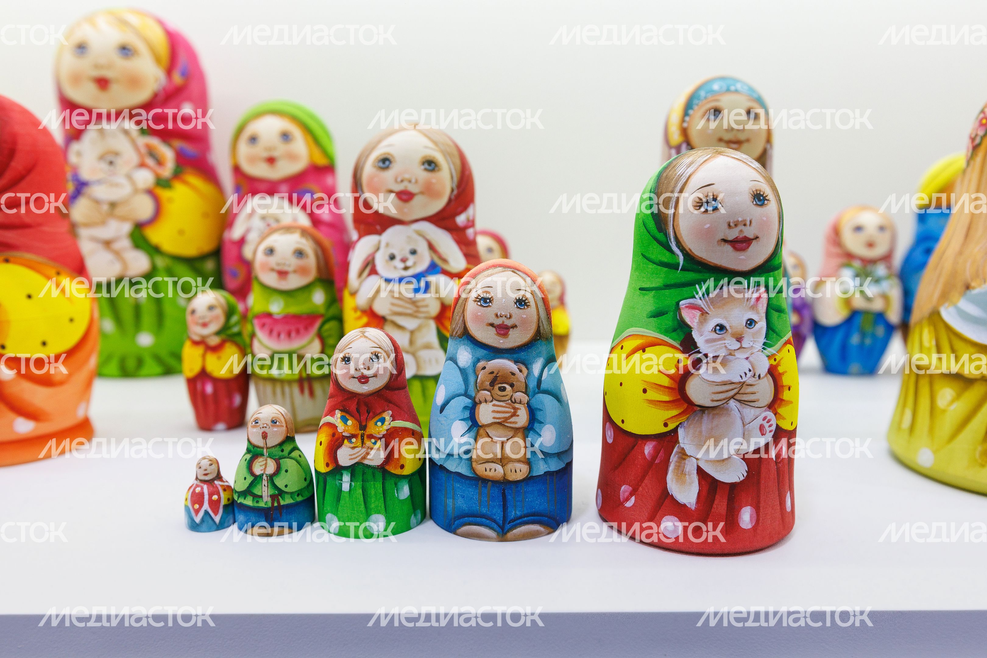 Сувенир народных промыслов Подмосковья - матрешка - на выставке-ярмарке «Ладья» Сувенир народных промыслов Подмосковья - матрешка - на выставке-ярмарке «Ладья»