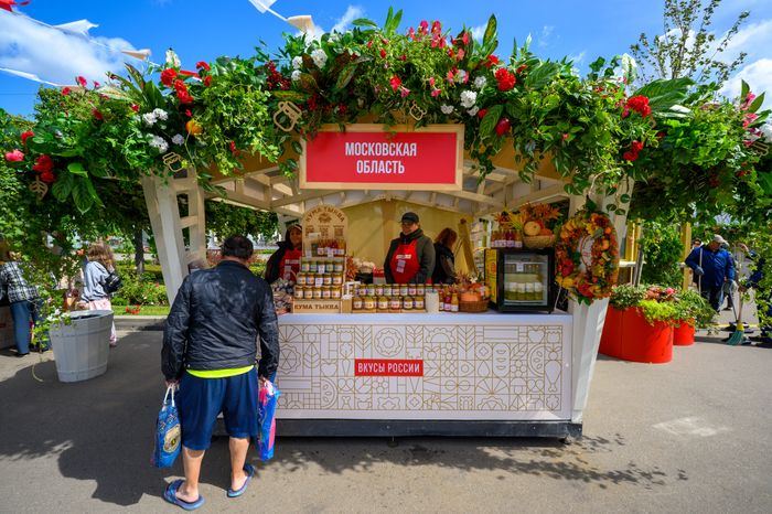 Ярмарка продуктов питания, произведенных в Подмосковье, на гастрономическом фестивале «Вкусы России» 2026 на ВДНХ