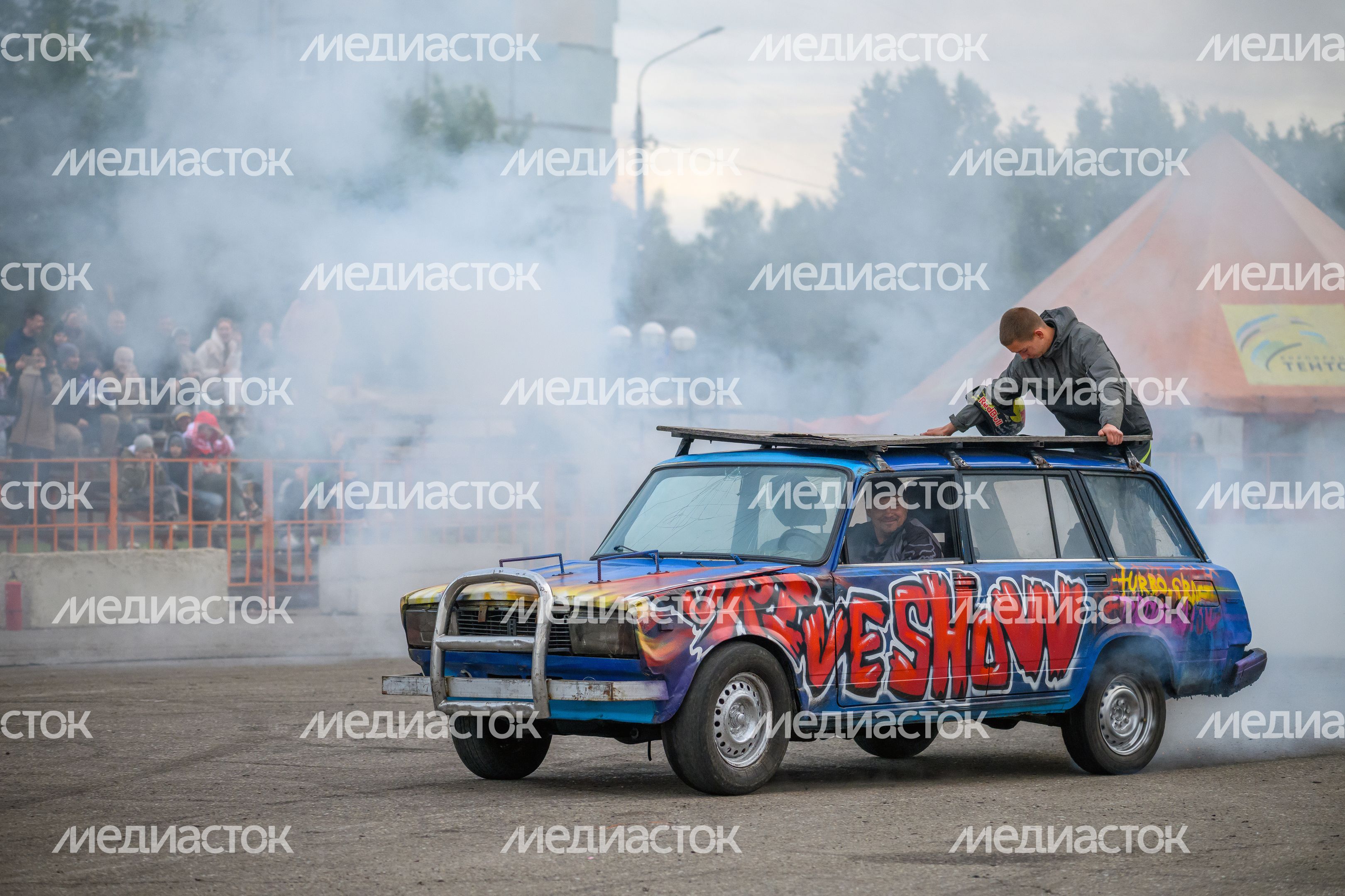 Экстремальная программа, яркие эмоции, адреналин и безумные трюки на автомобилях на шоу каскадеров в Чехове Экстремальная программа, яркие эмоции, адреналин и безумные трюки на автомобилях на шоу каскадеров в Чехове