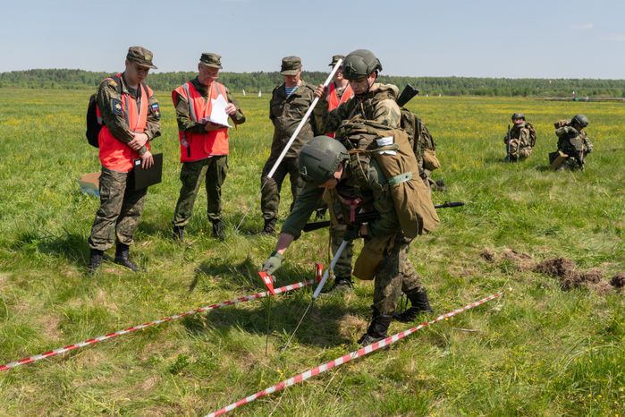 Военно-техническая игра "Арт-дуэль-2024" на аэродроме Волосово