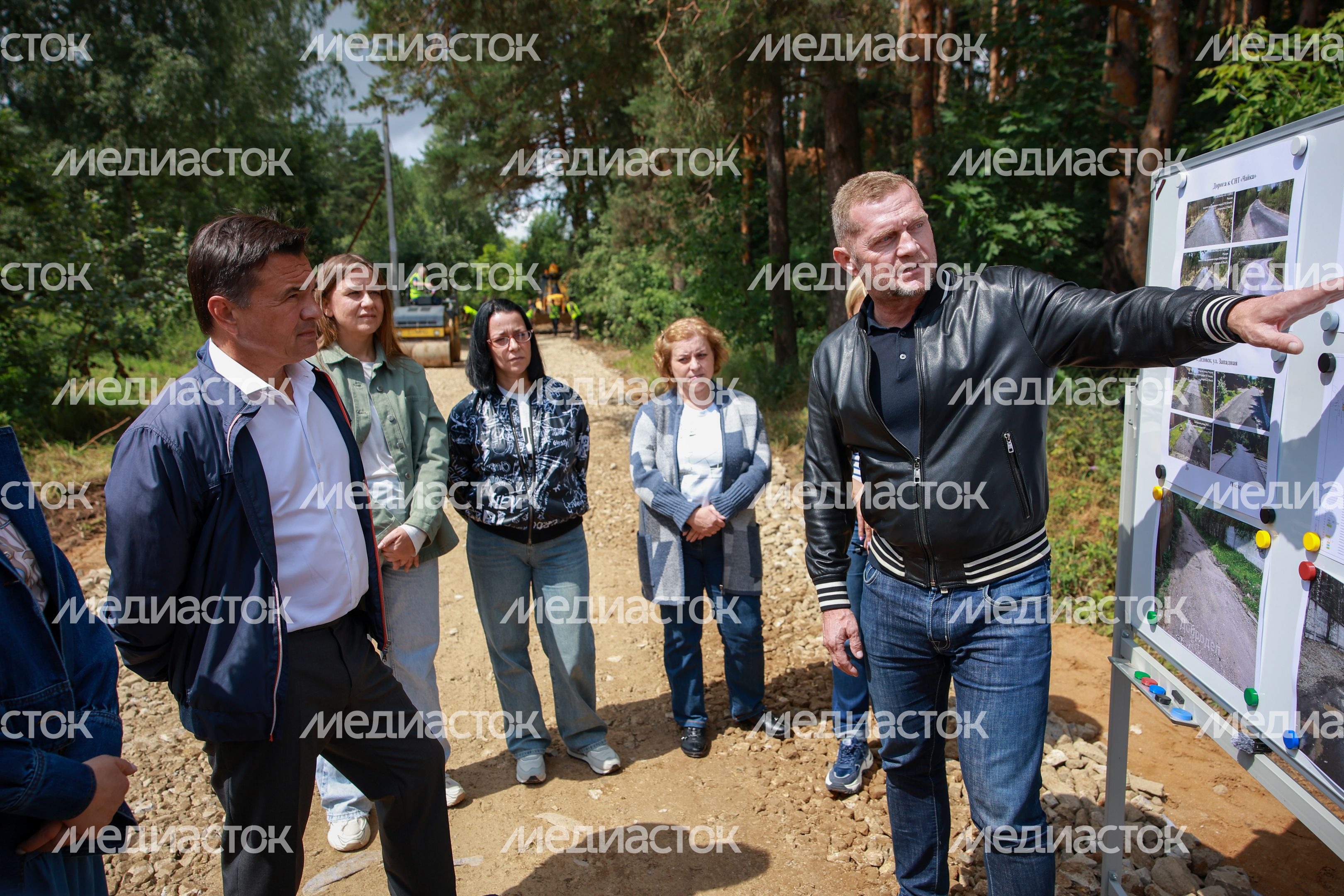 Андрей Воробьев проверил ремонт грунтовых дорог в Дедовске