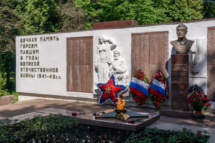 Мемориал погибшим в Великой Отечественной войне в парке «Фабричный» города Дедовск округа Истра