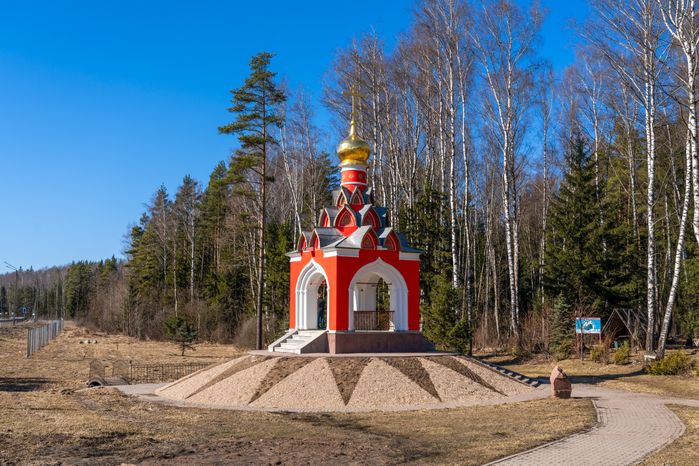 Часовня иконы Божией Матери «Живоносный источник» в Можайском округе у истока Москвы-реки