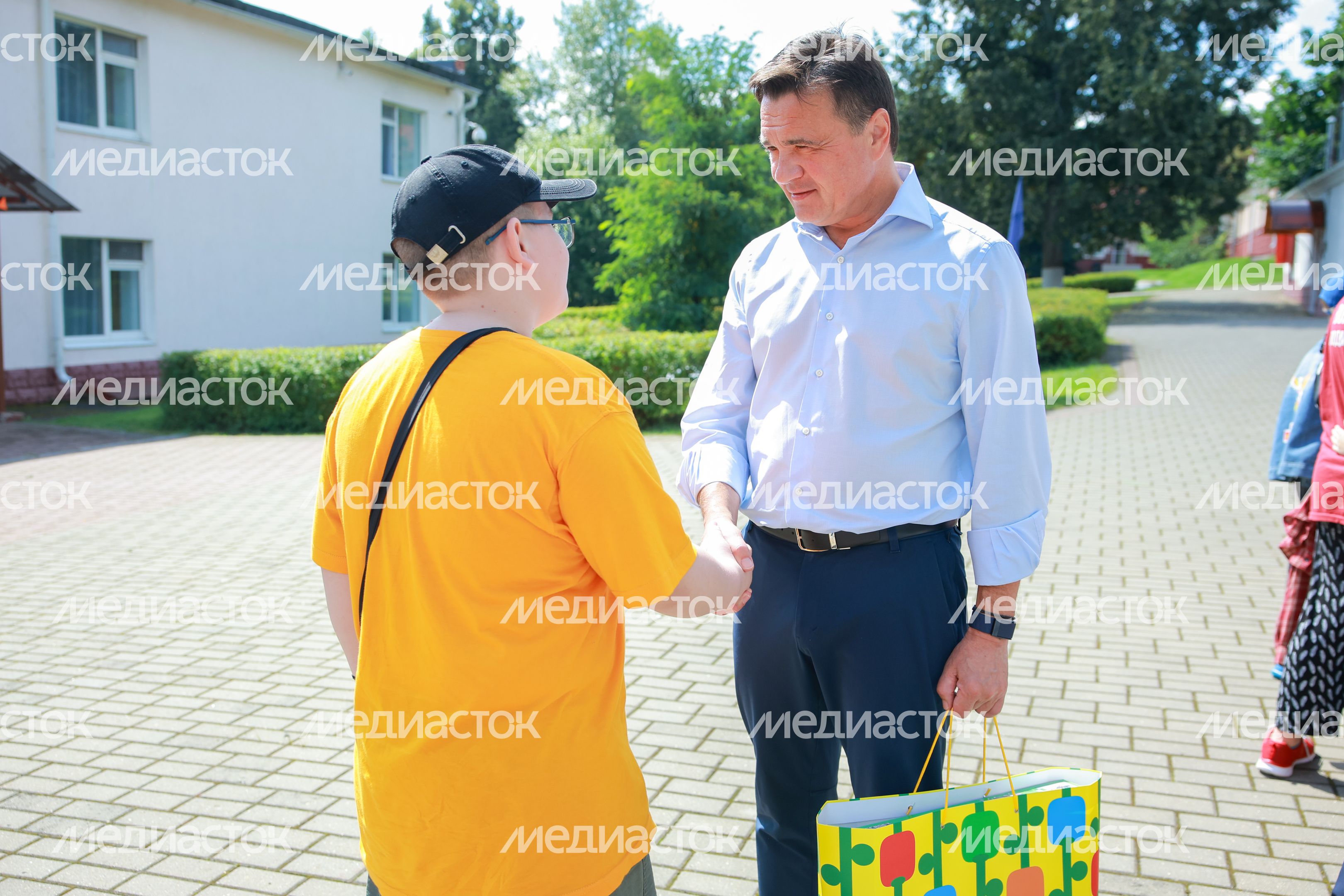 Андрей Воробьев навестил детей участников СВО в оздоровительном лагере "Левково"